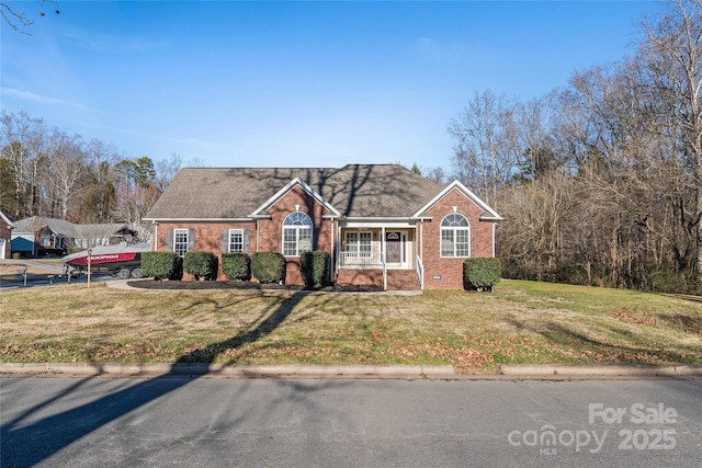 view of front of property featuring a front yard and a porch