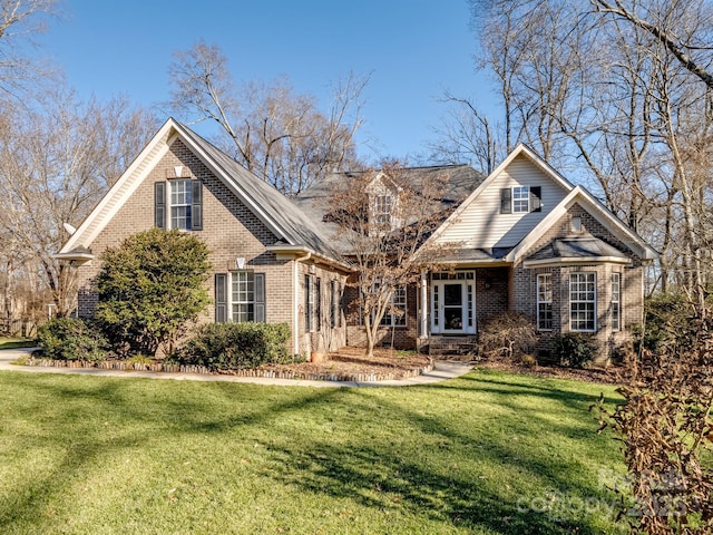 view of front of home featuring brick siding and a front lawn