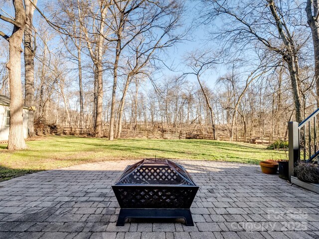 view of patio with an outdoor fire pit