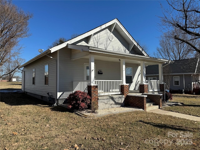 view of front of home featuring a porch and a front yard