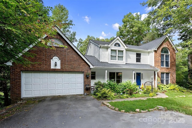 view of front property featuring a garage