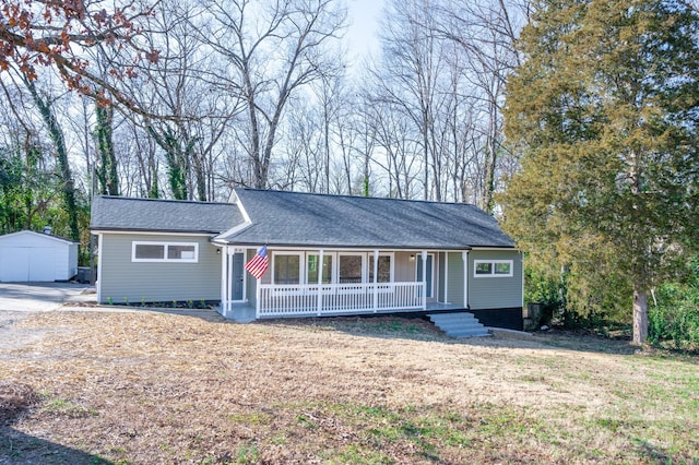 single story home featuring covered porch and a front lawn