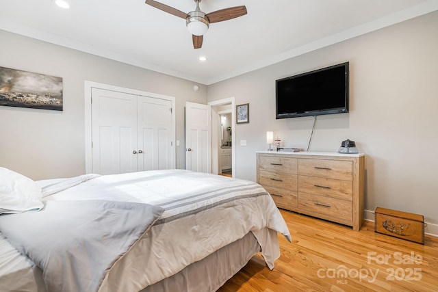 bedroom featuring ceiling fan, a closet, crown molding, and light hardwood / wood-style flooring