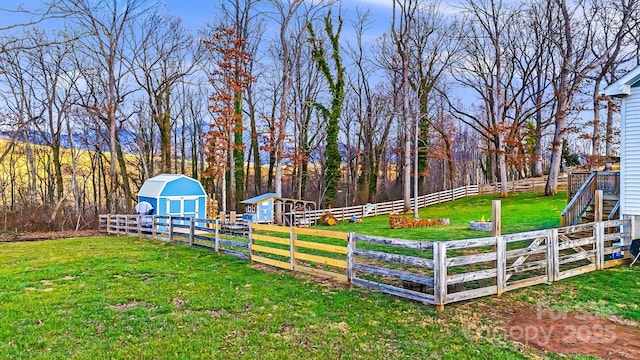 view of yard featuring a storage shed