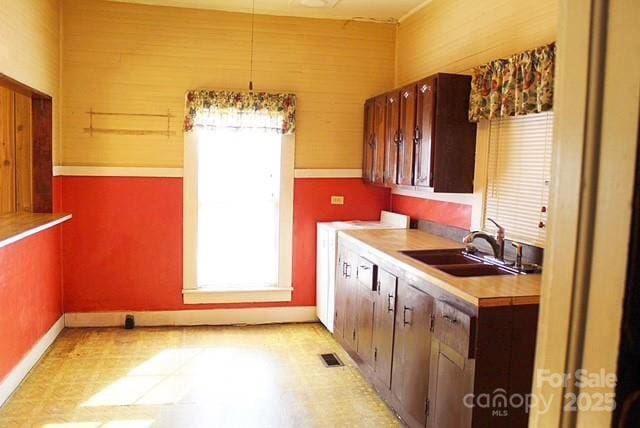 kitchen with sink and hanging light fixtures