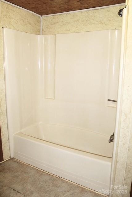 bathroom featuring shower / bathing tub combination