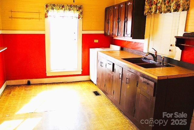 kitchen with washer / dryer and sink