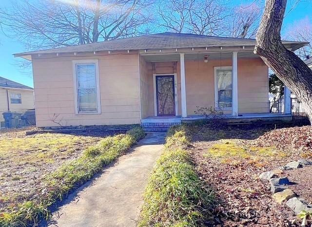 view of front of home with covered porch