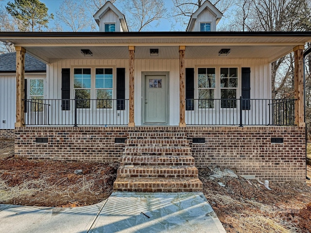 view of front of home with covered porch