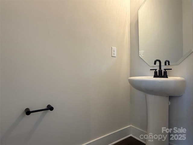 bathroom with baseboards