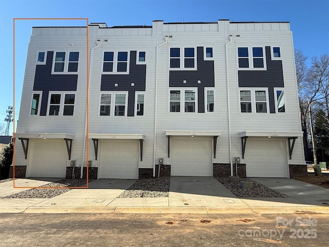 townhome / multi-family property featuring a garage