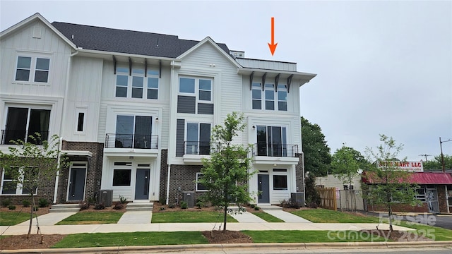 1229 E 34th St Unit Csw0421, Charlotte, NC 28205 - multi unit property with central AC, board and batten siding, and fence