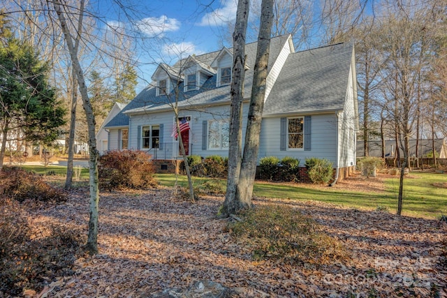 cape cod-style house featuring a front lawn