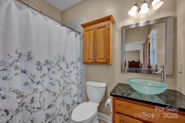 bathroom with a shower with shower curtain, vanity, and toilet