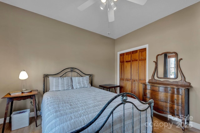 bedroom with ceiling fan, light wood-type flooring, and a closet