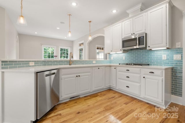 4150 Summit Ridge Ln, Denver, NC 28037 - kitchen with stainless steel appliances, a sink, light countertops, tasteful backsplash, and recessed lighting