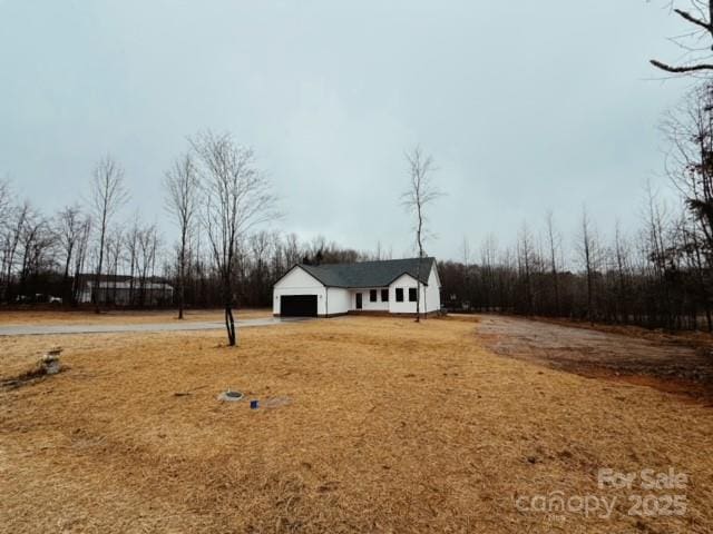 view of yard featuring a garage