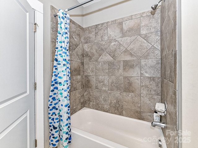 bathroom featuring shower / bath combo with shower curtain