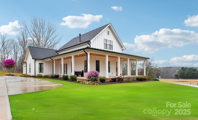 view of front facade with a front lawn and a porch