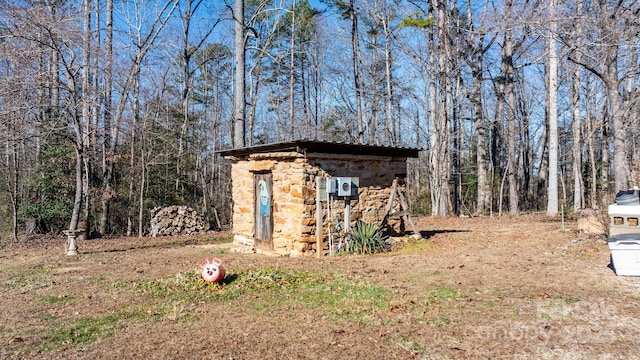 view of outbuilding