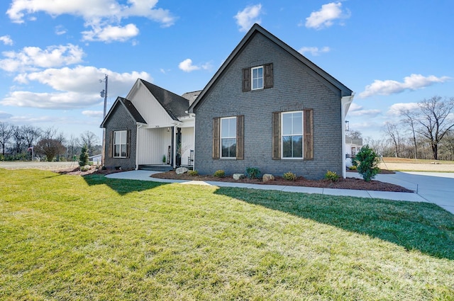 front of property featuring a front yard