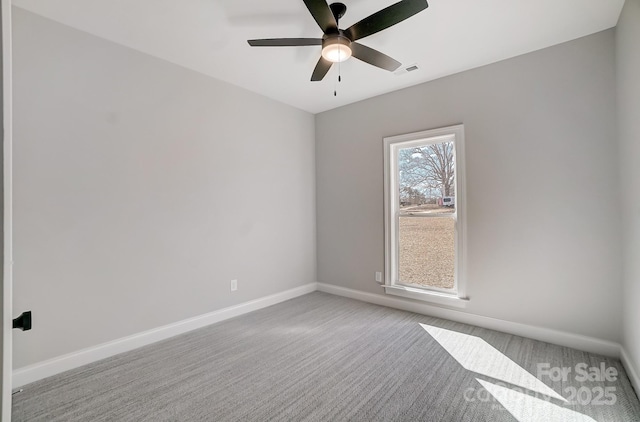 carpeted empty room featuring ceiling fan