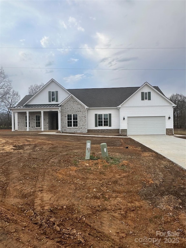 ranch-style home featuring a garage