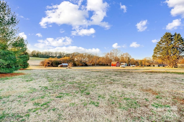 view of yard with a rural view