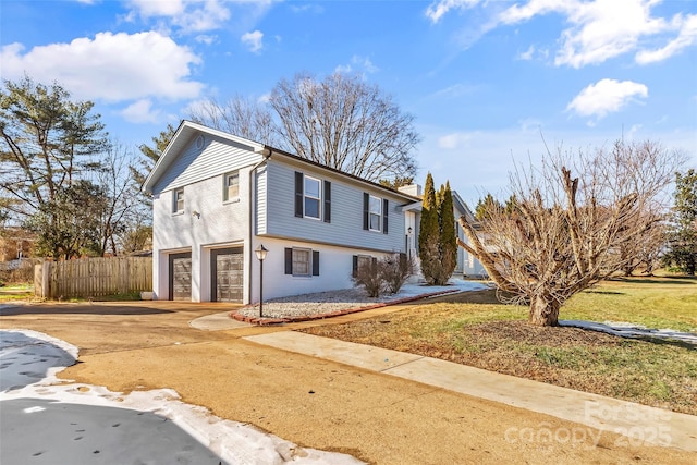 view of front property featuring a garage