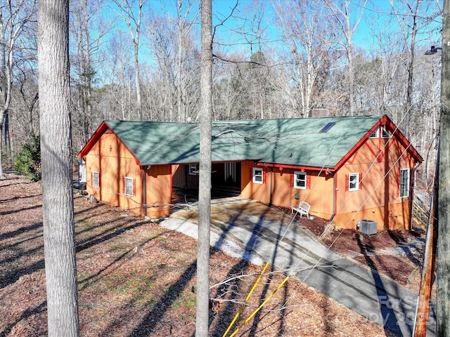 view of front facade with central AC and a carport