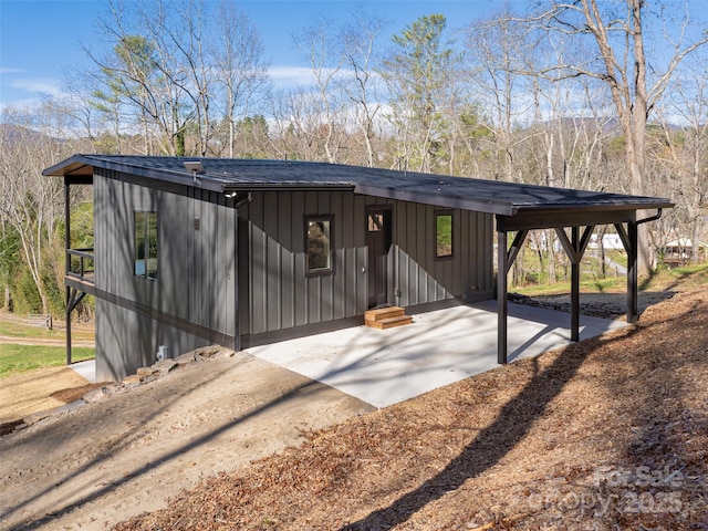 view of front of property with a patio area