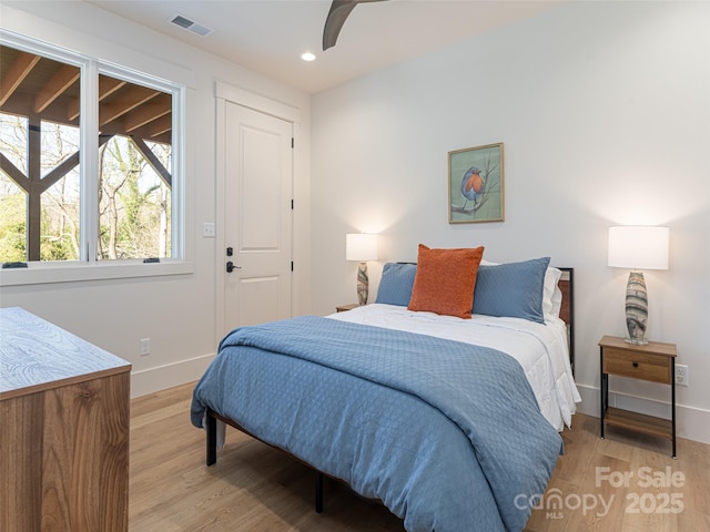 bedroom with light wood-type flooring, a closet, and ceiling fan