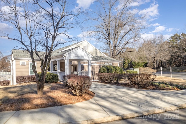 view of front of property featuring covered porch