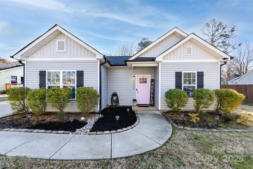 view of front of property