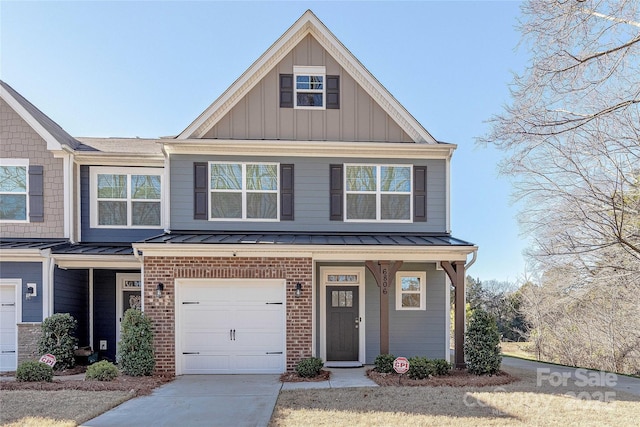 view of front of property featuring a garage