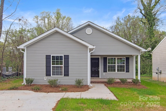 view of front of house with a front yard