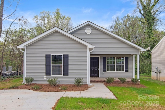 view of front of house with a front yard