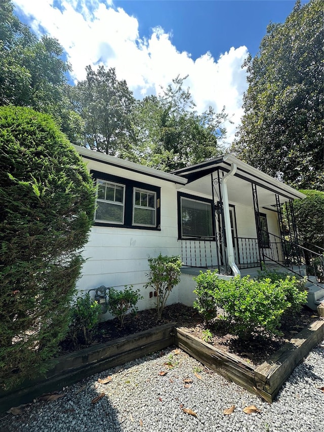 view of front of property with covered porch