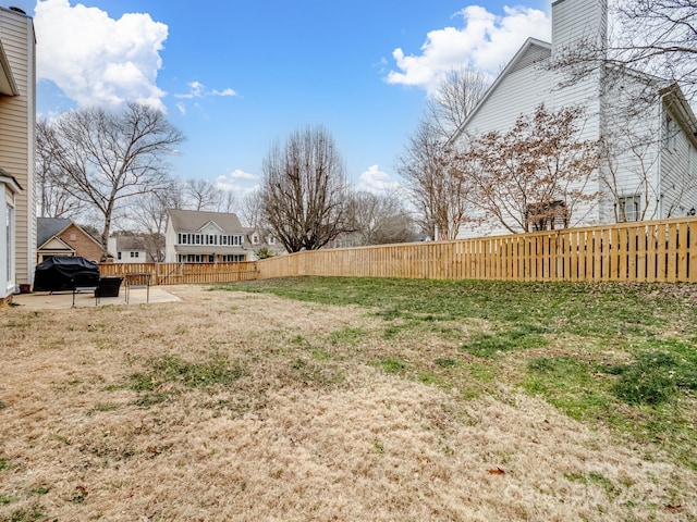 view of yard featuring a patio area