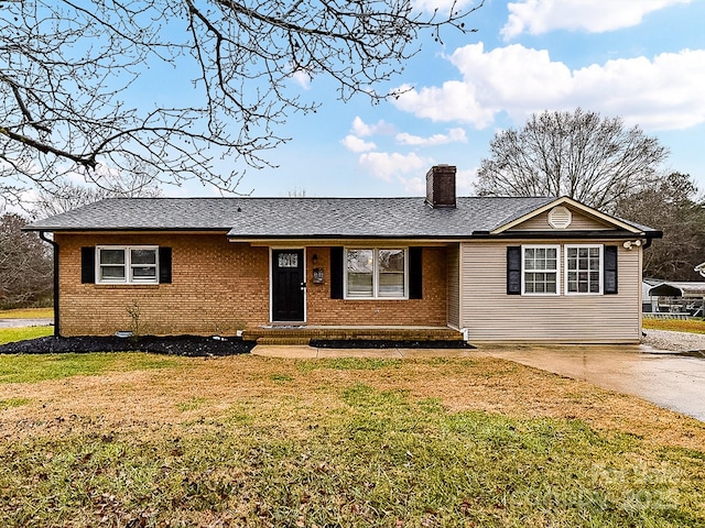 single story home with a front yard