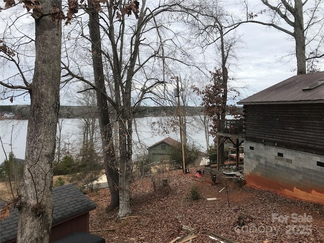 view of yard with a water view