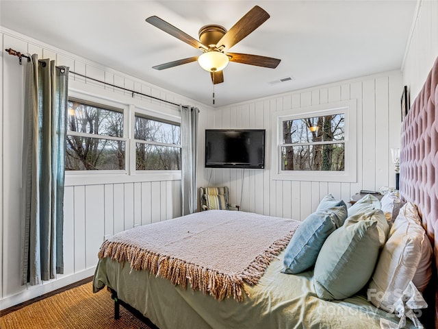 bedroom with ceiling fan