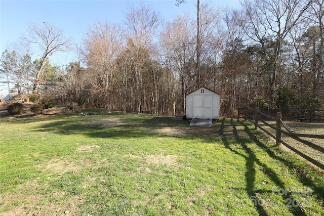 view of yard with a storage unit