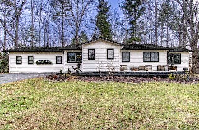 ranch-style home with a front lawn