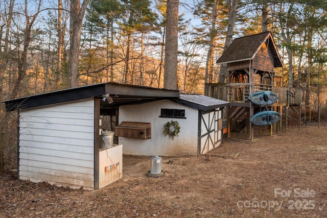 view of outdoor structure with an outdoor structure