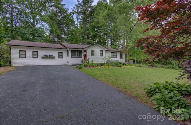 6 Candor Dr, Fletcher, NC 28732 - ranch-style home featuring driveway and a front lawn