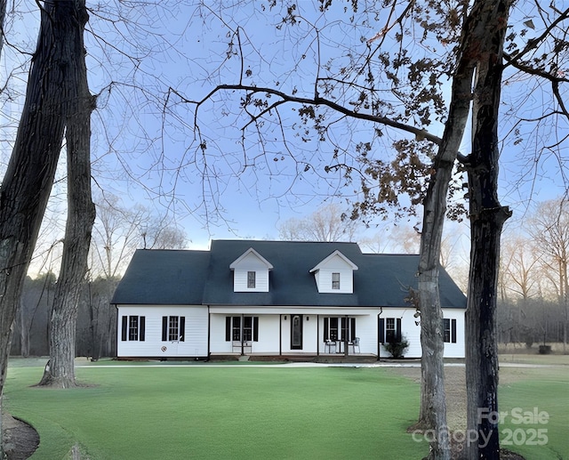 view of front of property featuring covered porch and a front yard