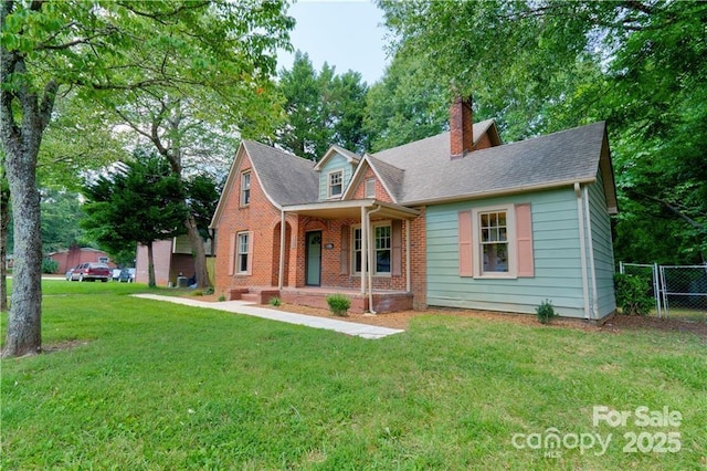 view of front of property with a front lawn