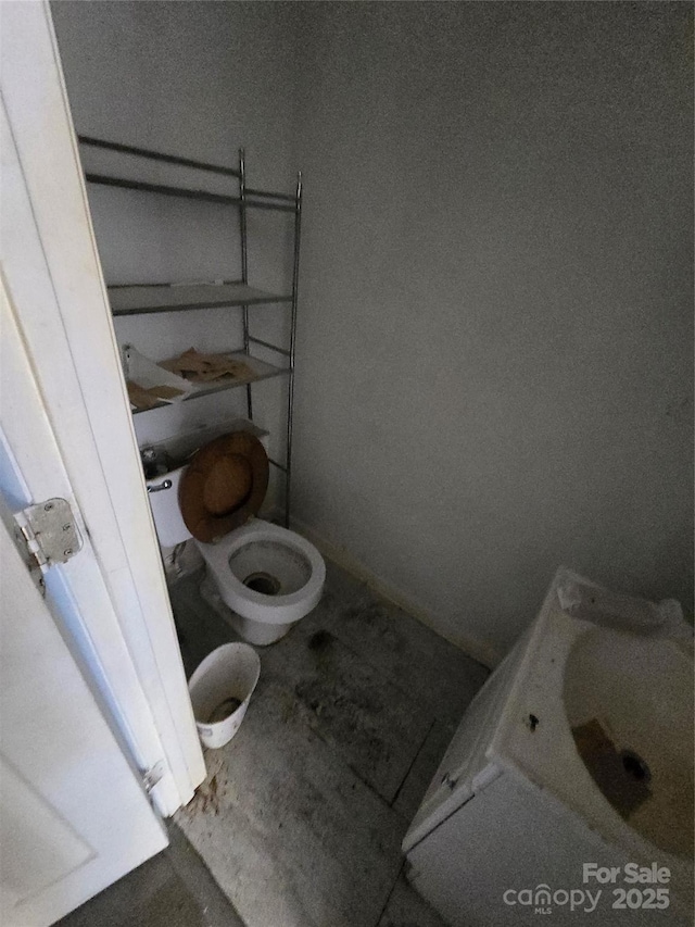 bathroom featuring toilet