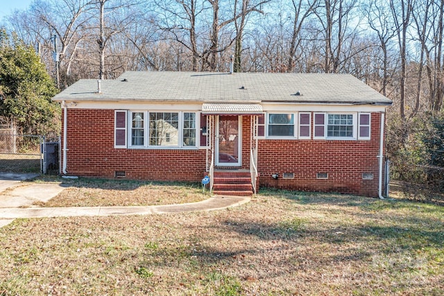 view of front of home featuring a front lawn